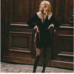 NWOT Beautiful Doen Lizbeth dress in Vino Rosso velvet and white lace.